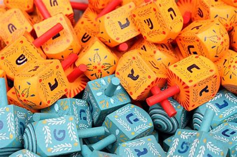 what are dreidels used for.